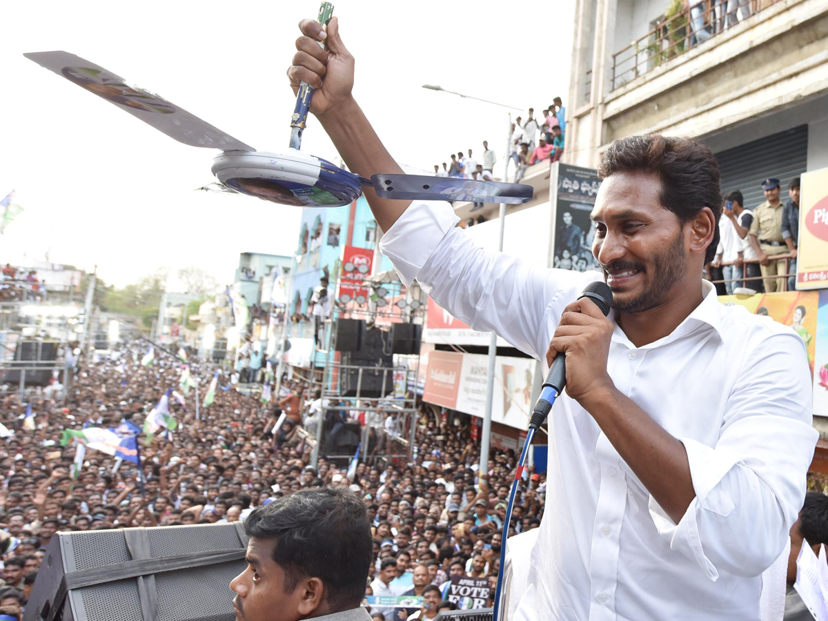 YS jagan public meeting at KOVVURU Photo Gallery - Sakshi9