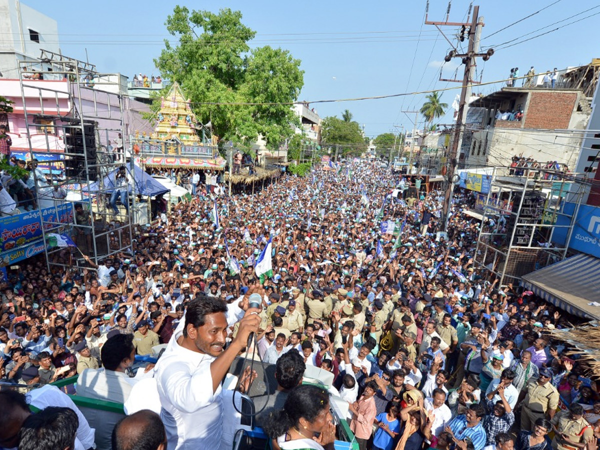 YS jagan public meeting at Kakinada Photo Gallery - Sakshi1