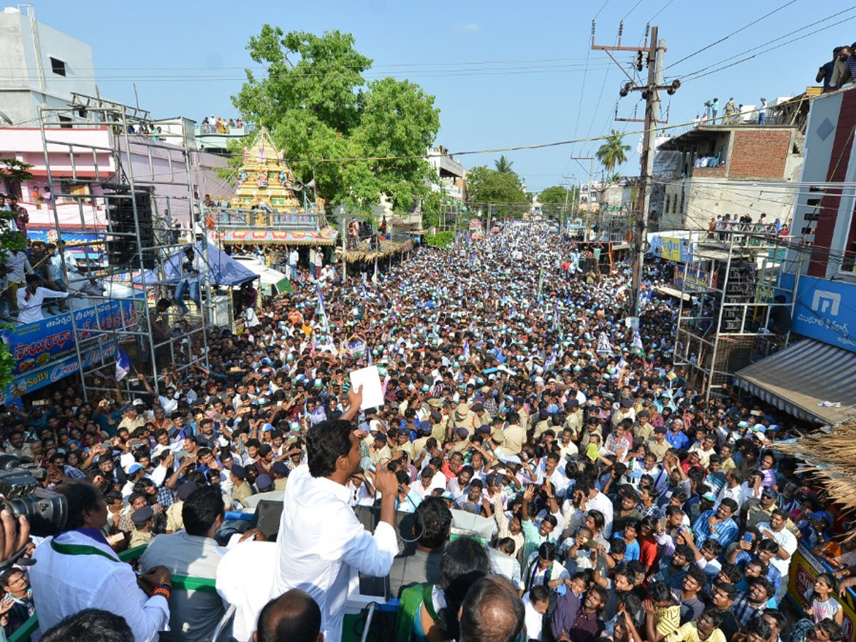 YS jagan public meeting at Kakinada Photo Gallery - Sakshi7