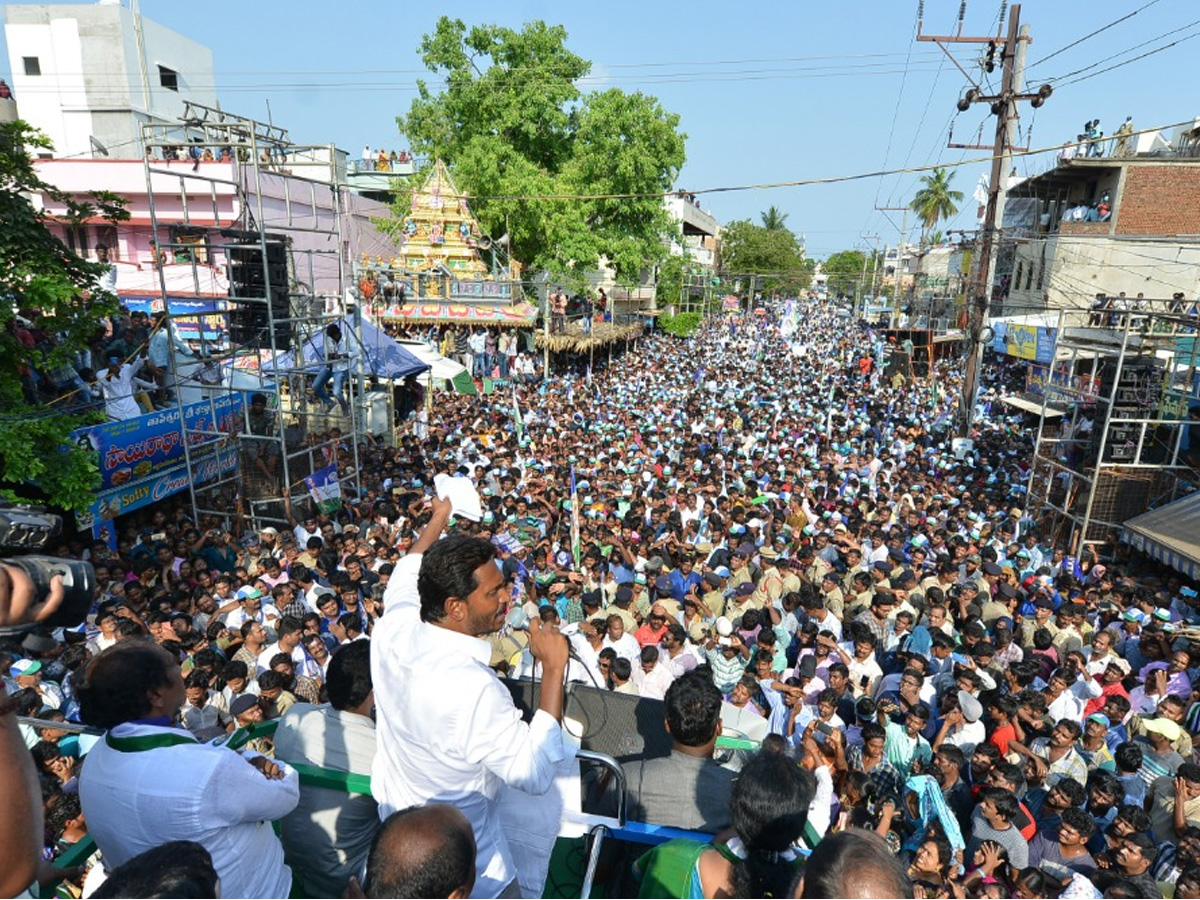 YS jagan public meeting at Kakinada Photo Gallery - Sakshi8