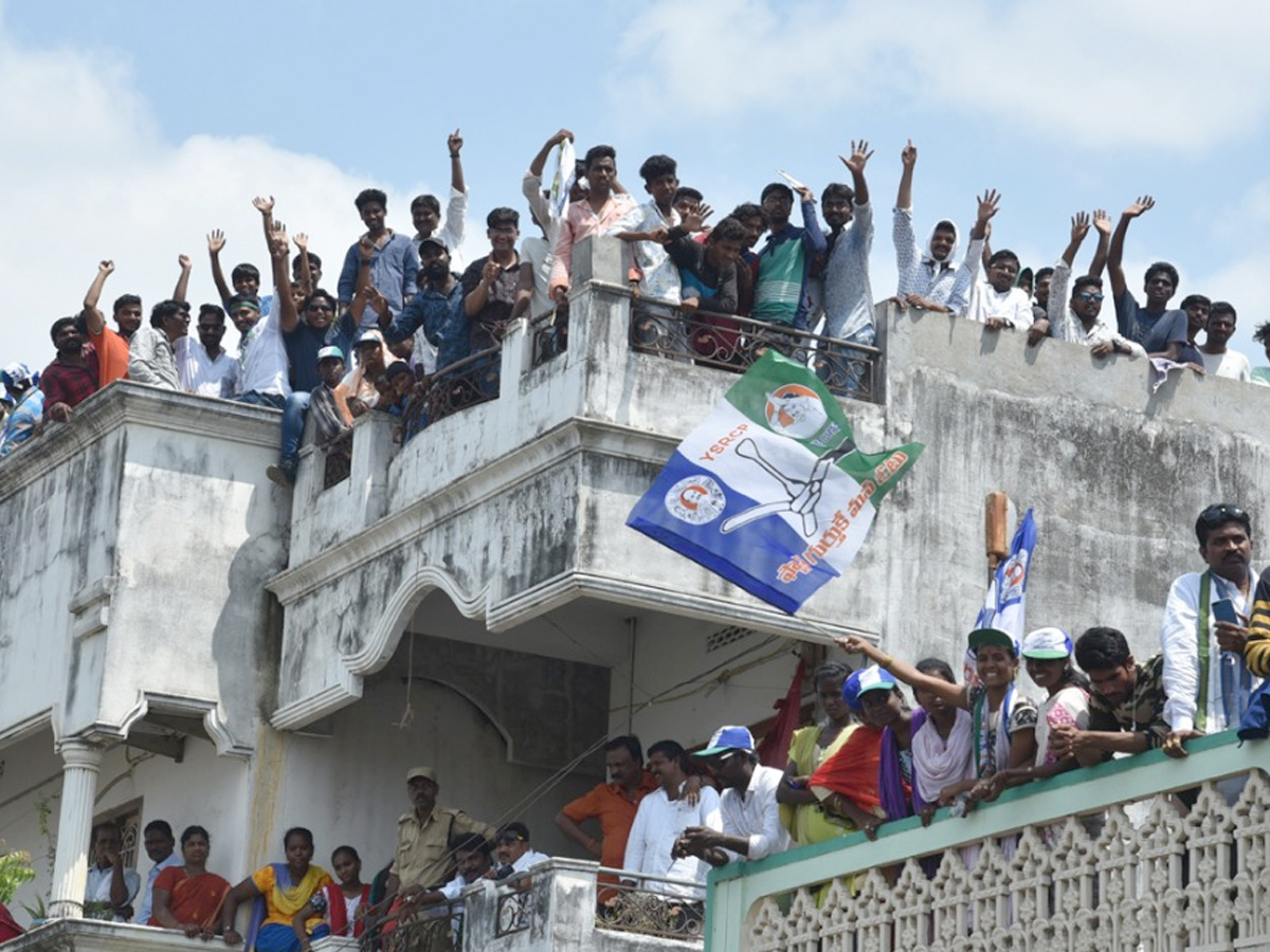 YS jagan public meeting at eluru Photo Gallery - Sakshi2