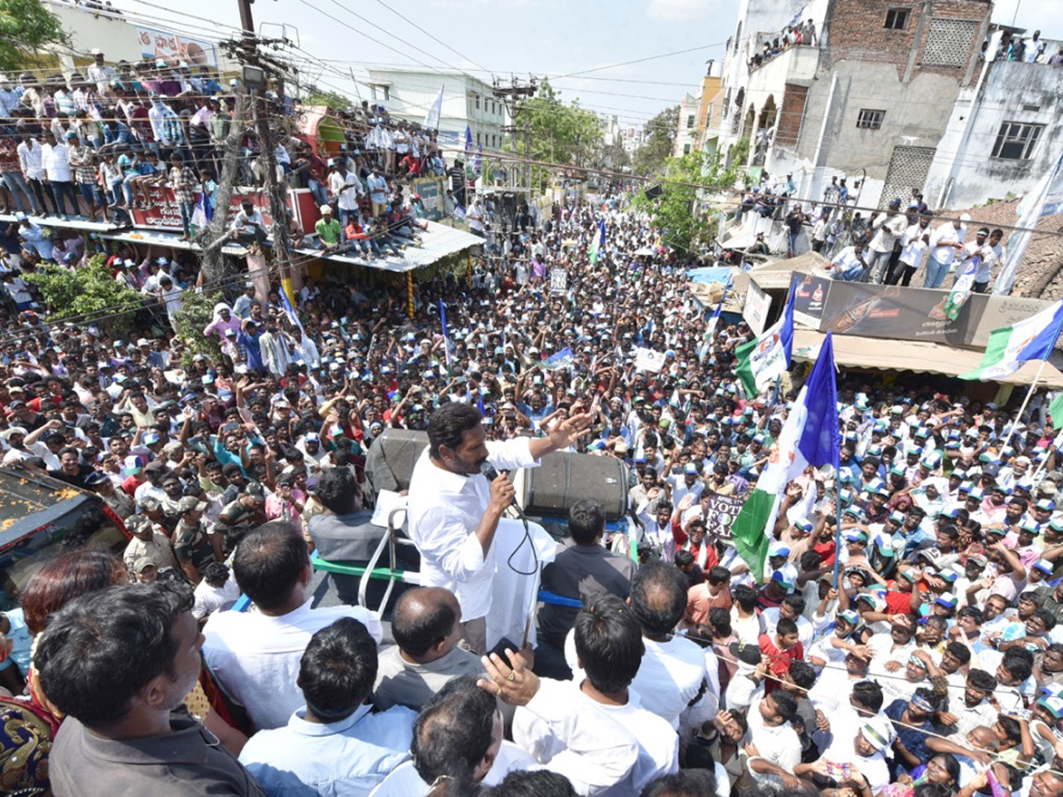 YS jagan public meeting at eluru Photo Gallery - Sakshi6