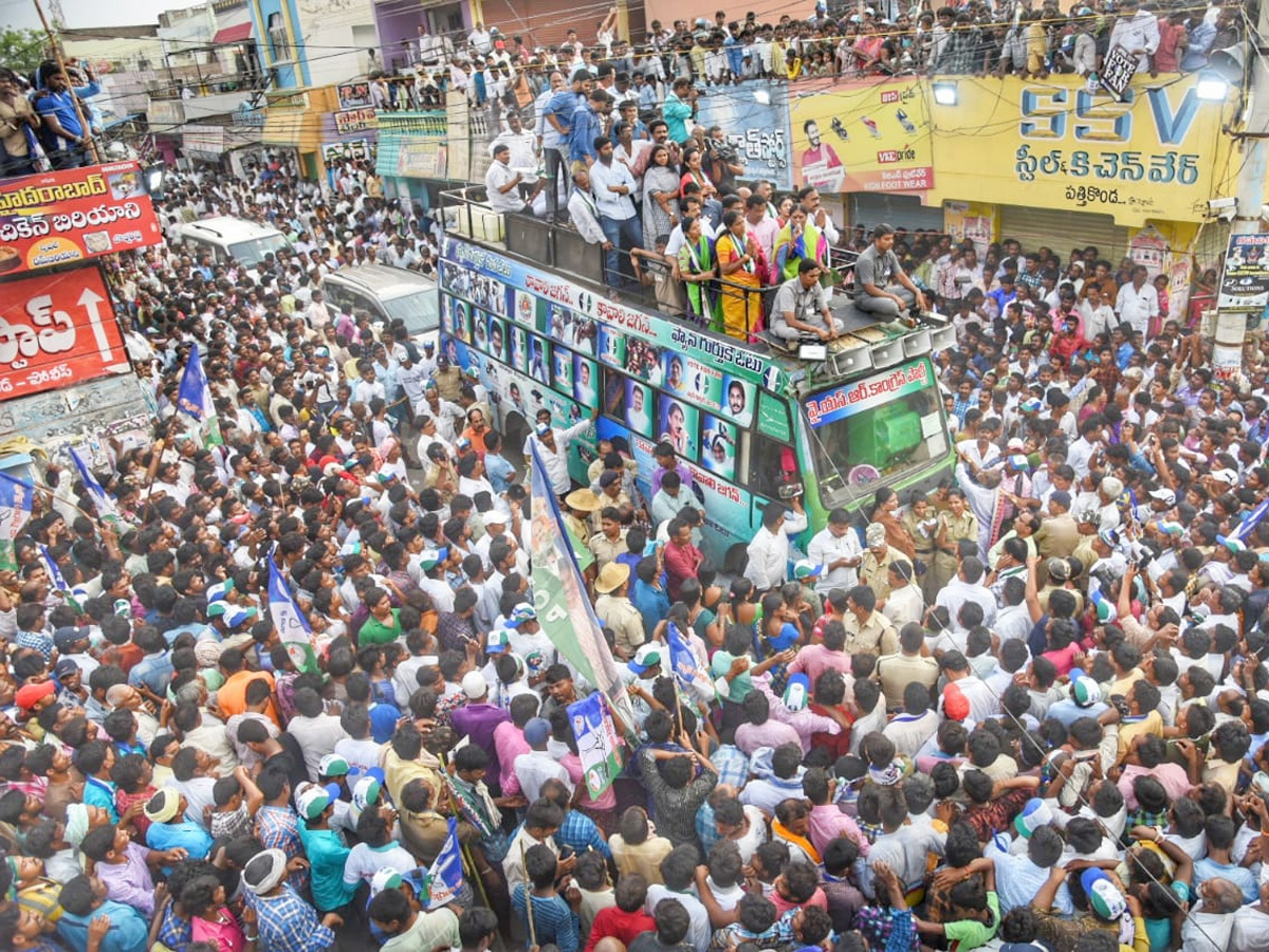 YS vijayamma public meeting at pathikonda photo Gallery - Sakshi4