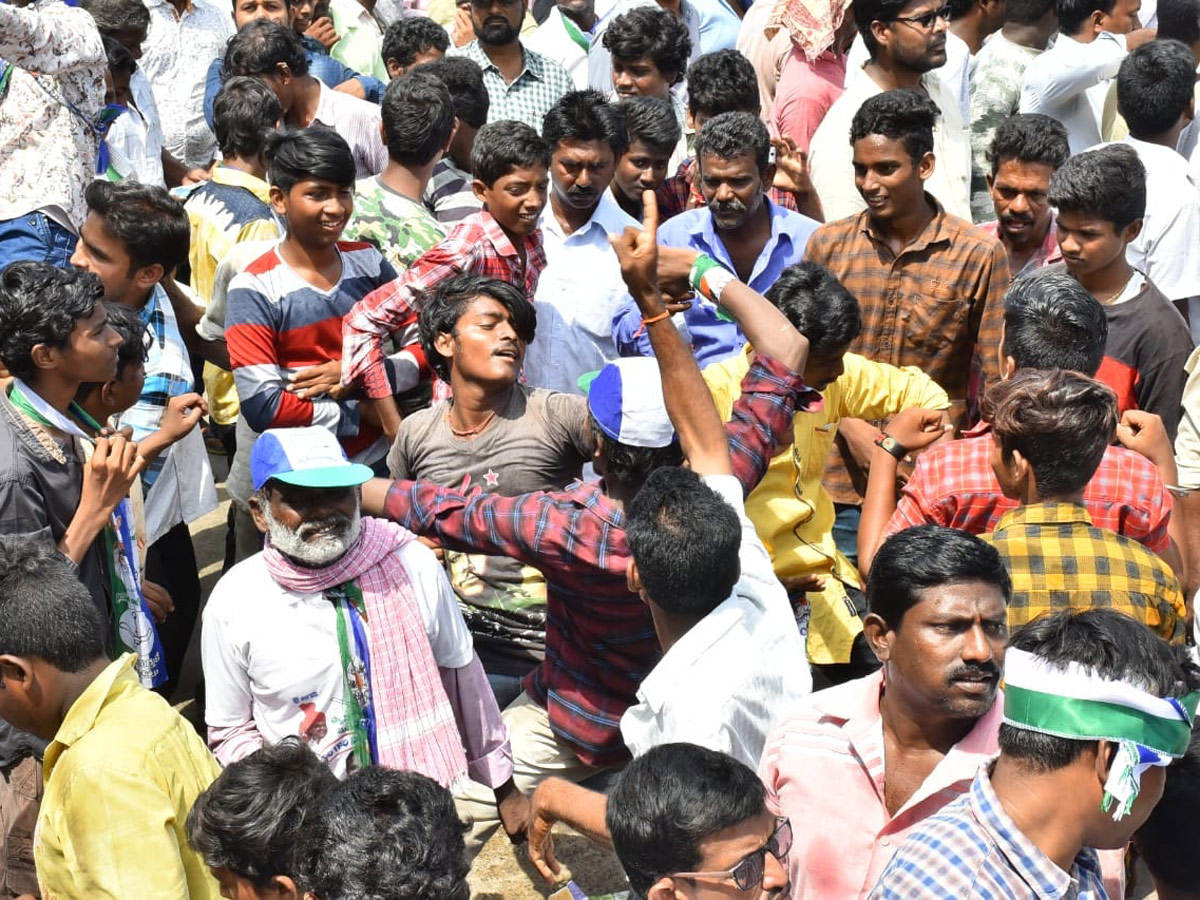 ys jagan election meeting In Machilipatnam Photo Gallery - Sakshi10