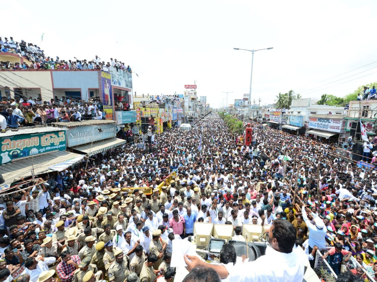 ys jagan election meeting In Machilipatnam Photo Gallery - Sakshi16