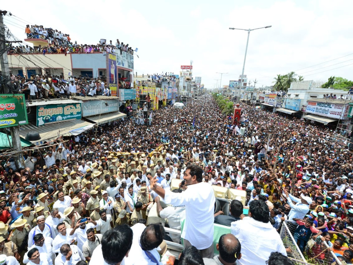 ys jagan election meeting In Machilipatnam Photo Gallery - Sakshi24