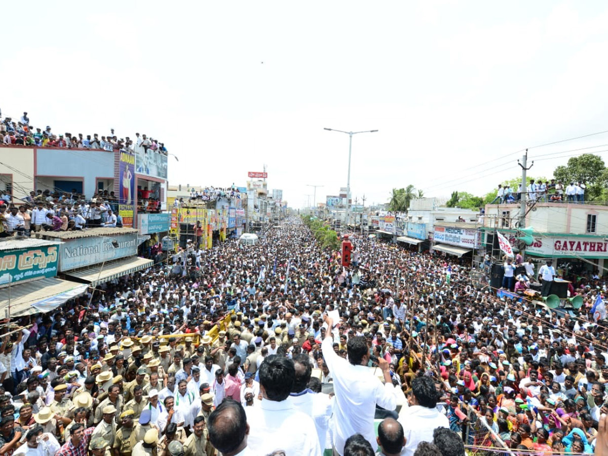 ys jagan election meeting In Machilipatnam Photo Gallery - Sakshi8