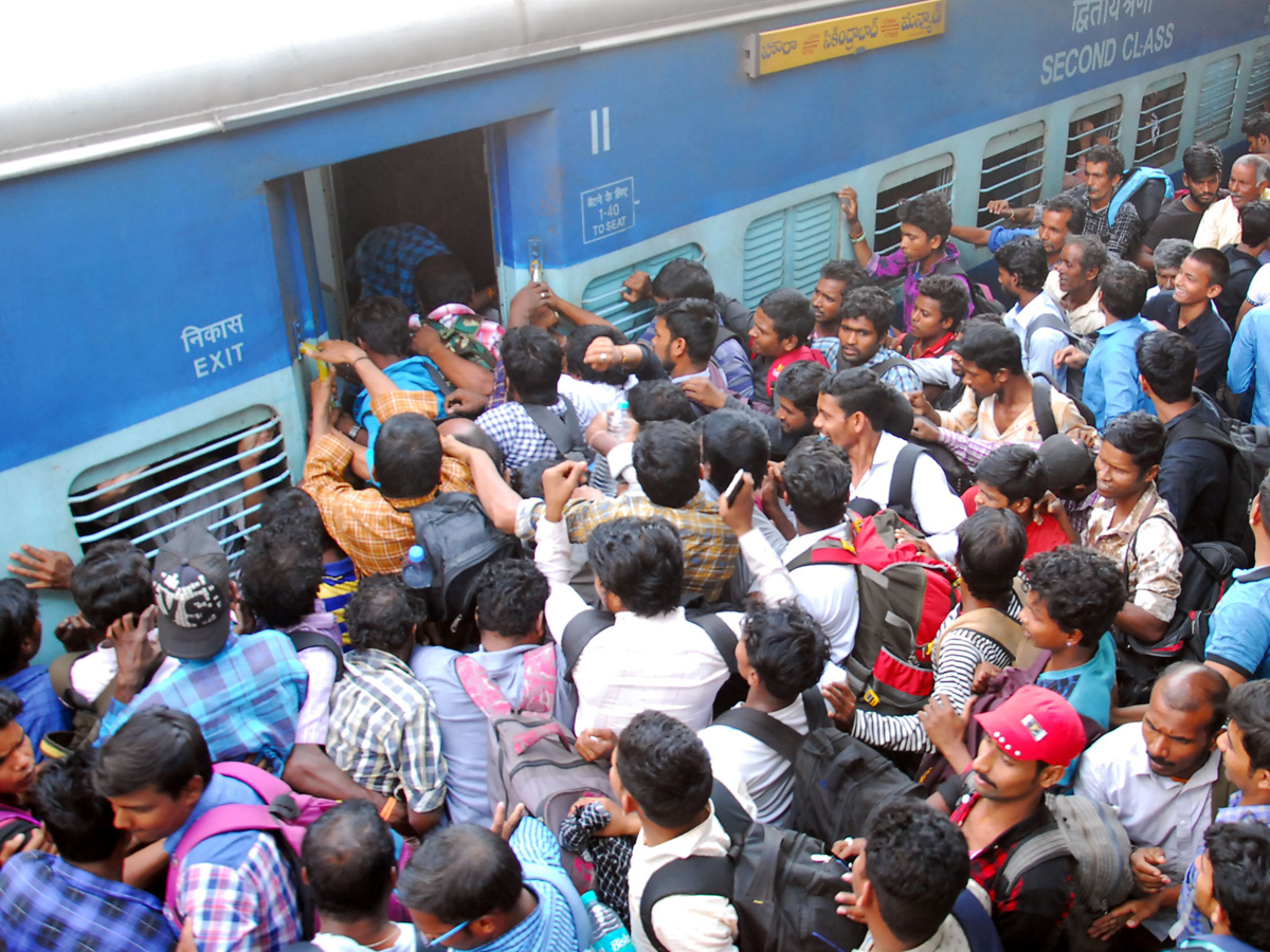 Heavy Rush at secunderabad railway station photo gallery - Sakshi10