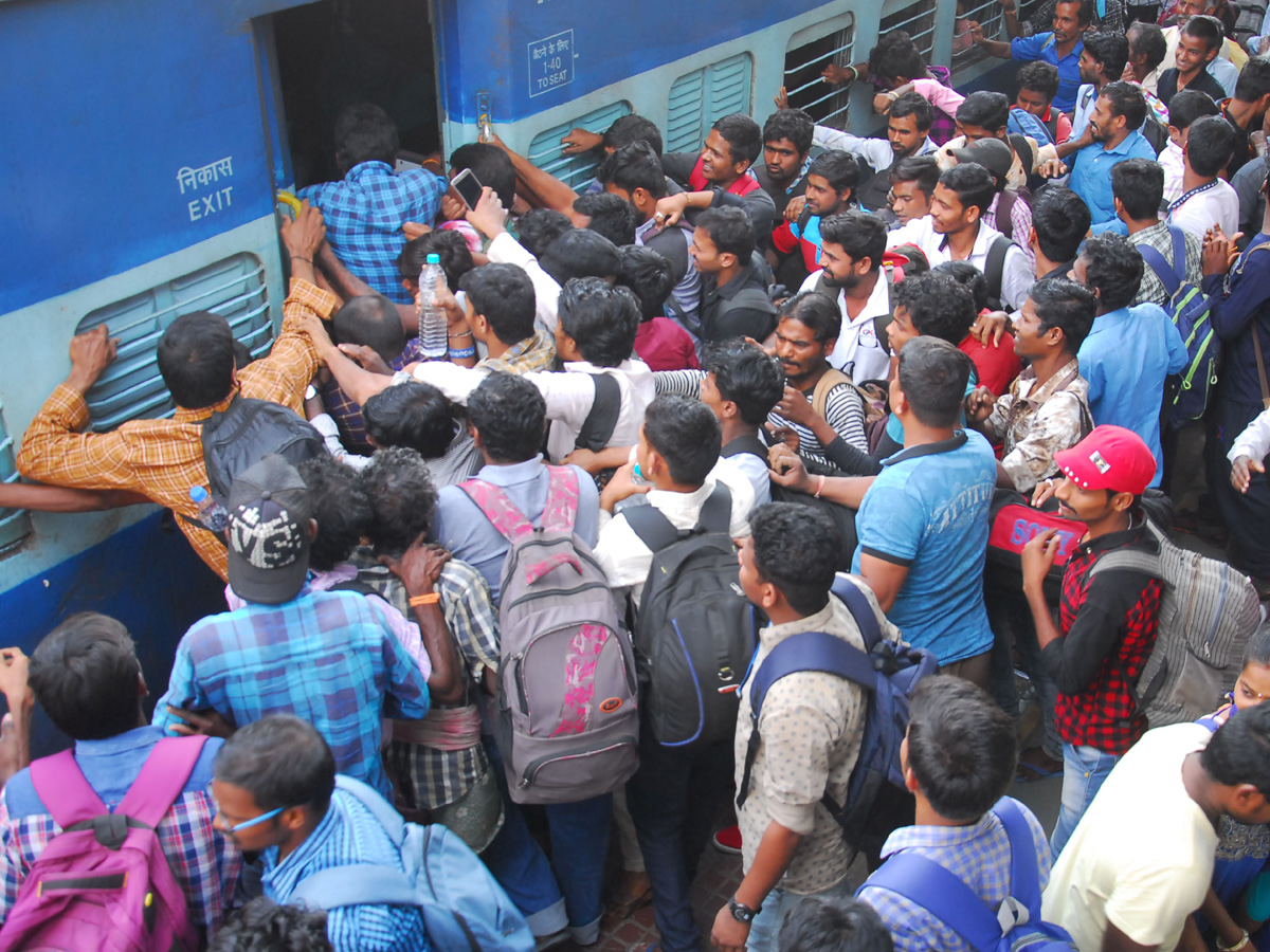 Heavy Rush at secunderabad railway station photo gallery - Sakshi11