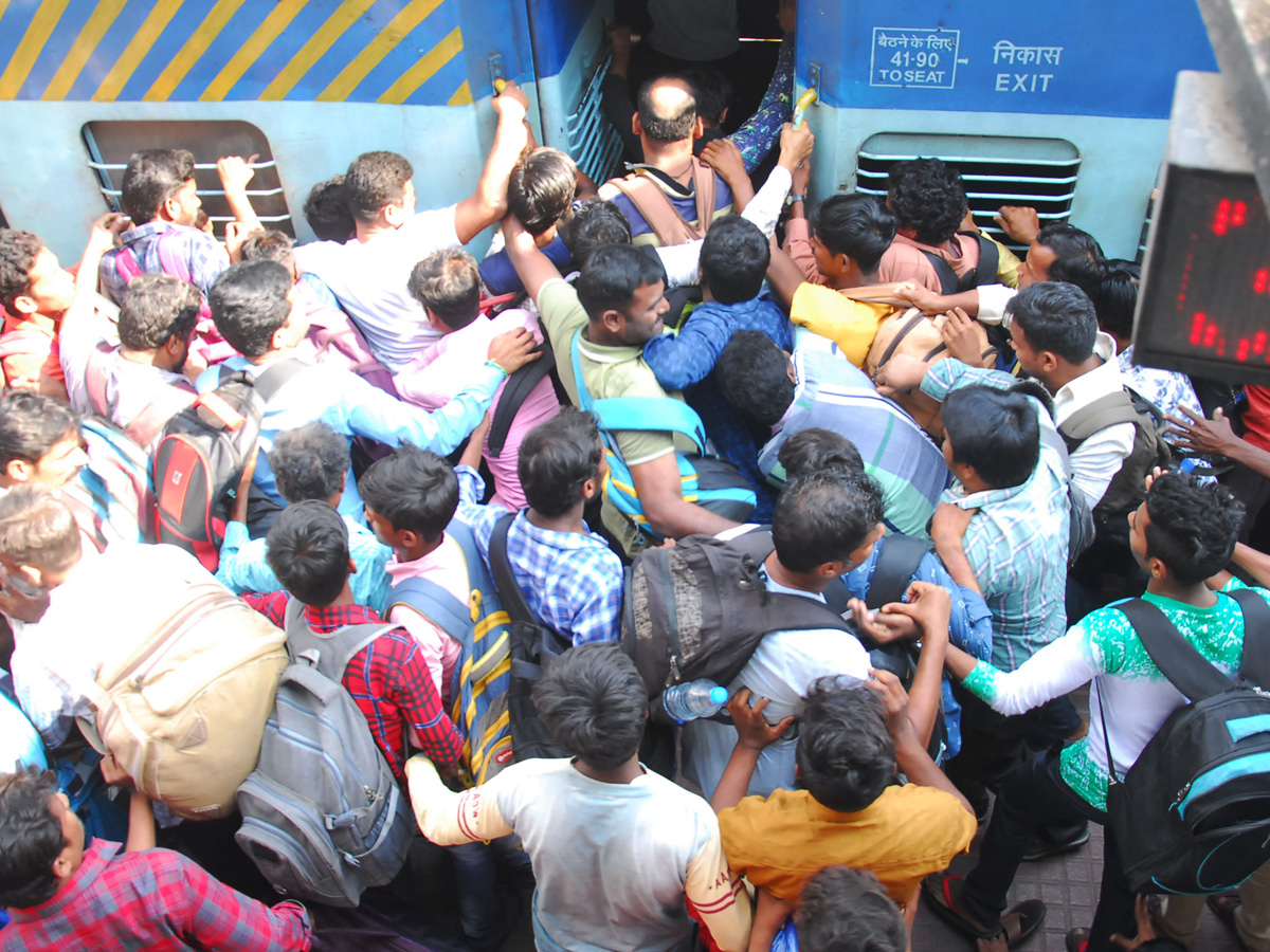 Heavy Rush at secunderabad railway station photo gallery - Sakshi12