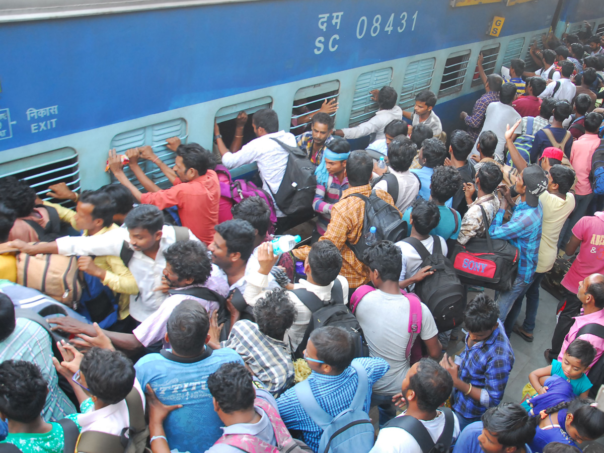 Heavy Rush at secunderabad railway station photo gallery - Sakshi18