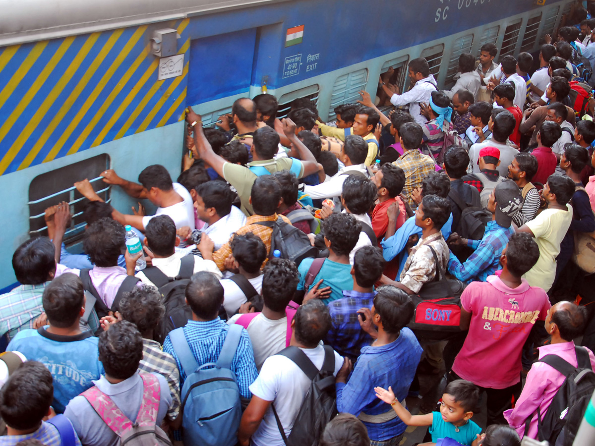 Heavy Rush at secunderabad railway station photo gallery - Sakshi19