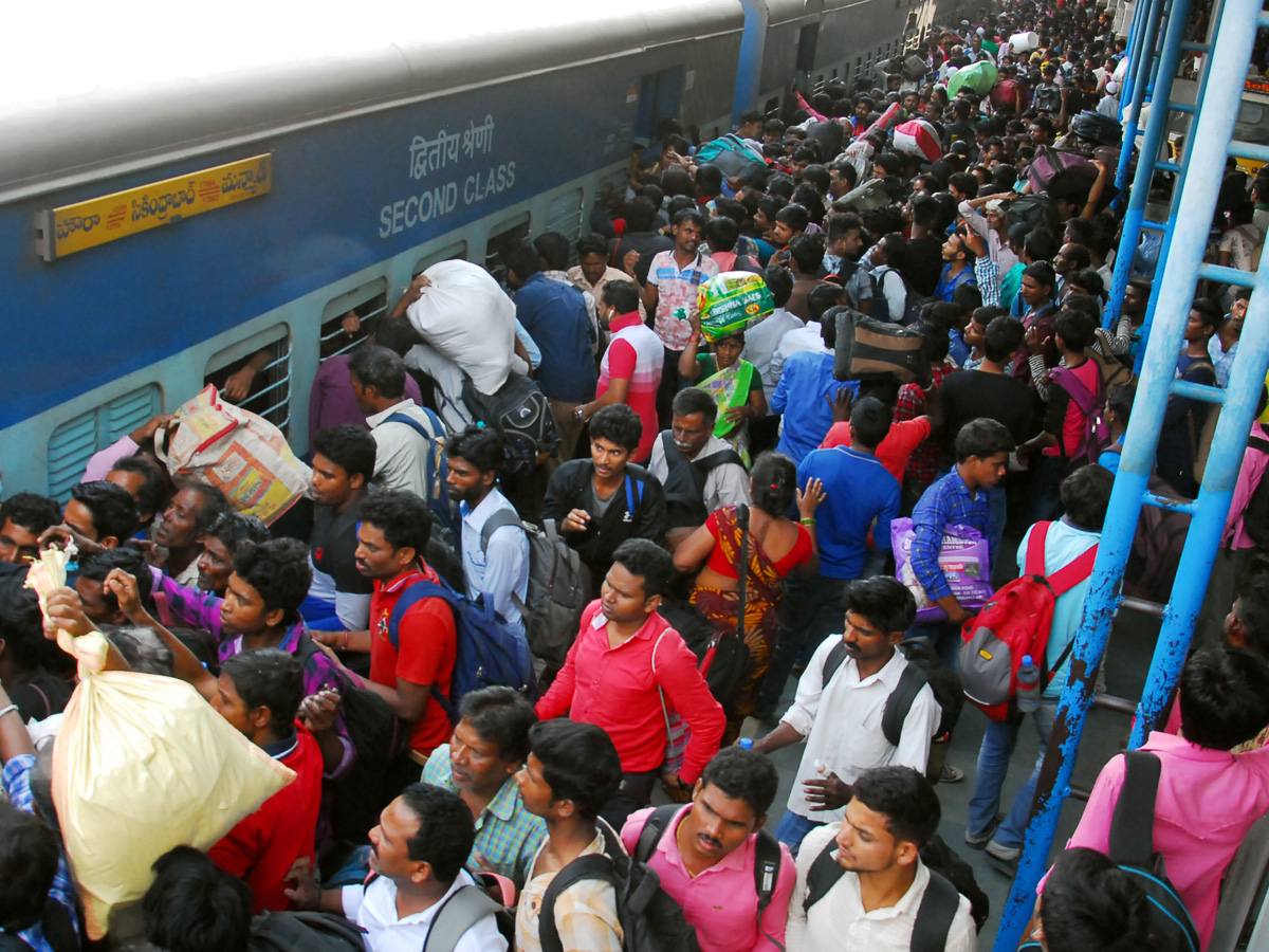 Heavy Rush at secunderabad railway station photo gallery - Sakshi2