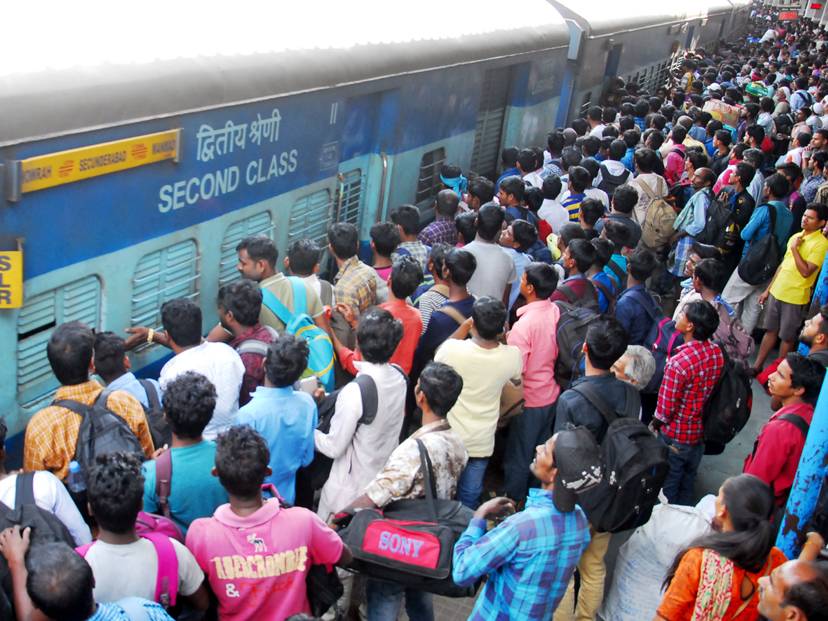 Heavy Rush at secunderabad railway station photo gallery - Sakshi21