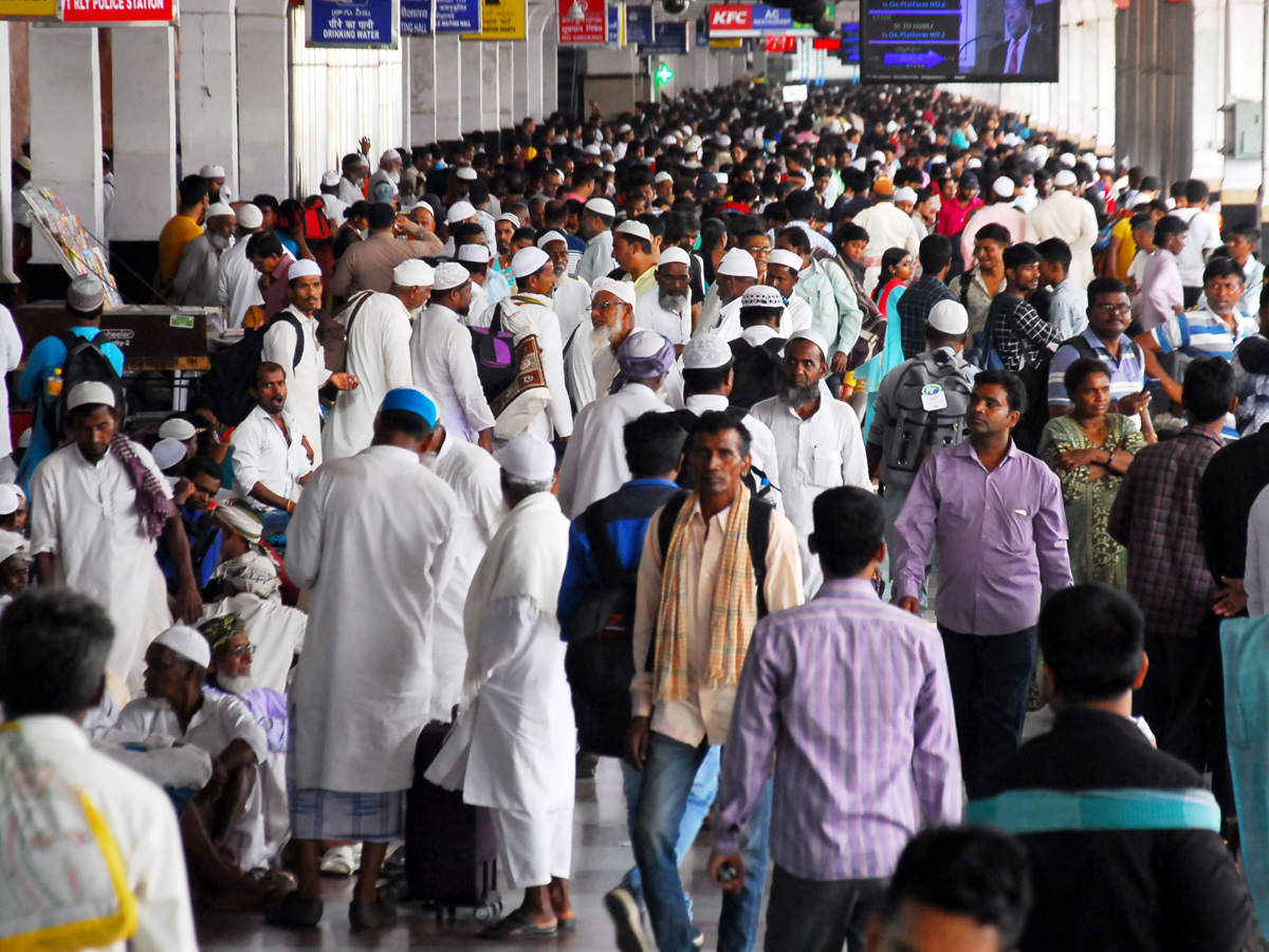 Heavy Rush at secunderabad railway station photo gallery - Sakshi22