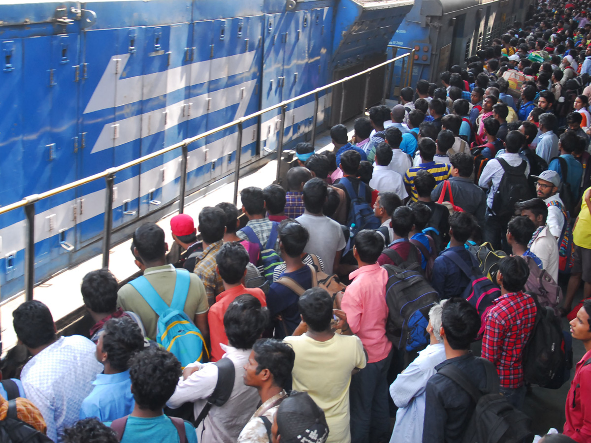 Heavy Rush at secunderabad railway station photo gallery - Sakshi23