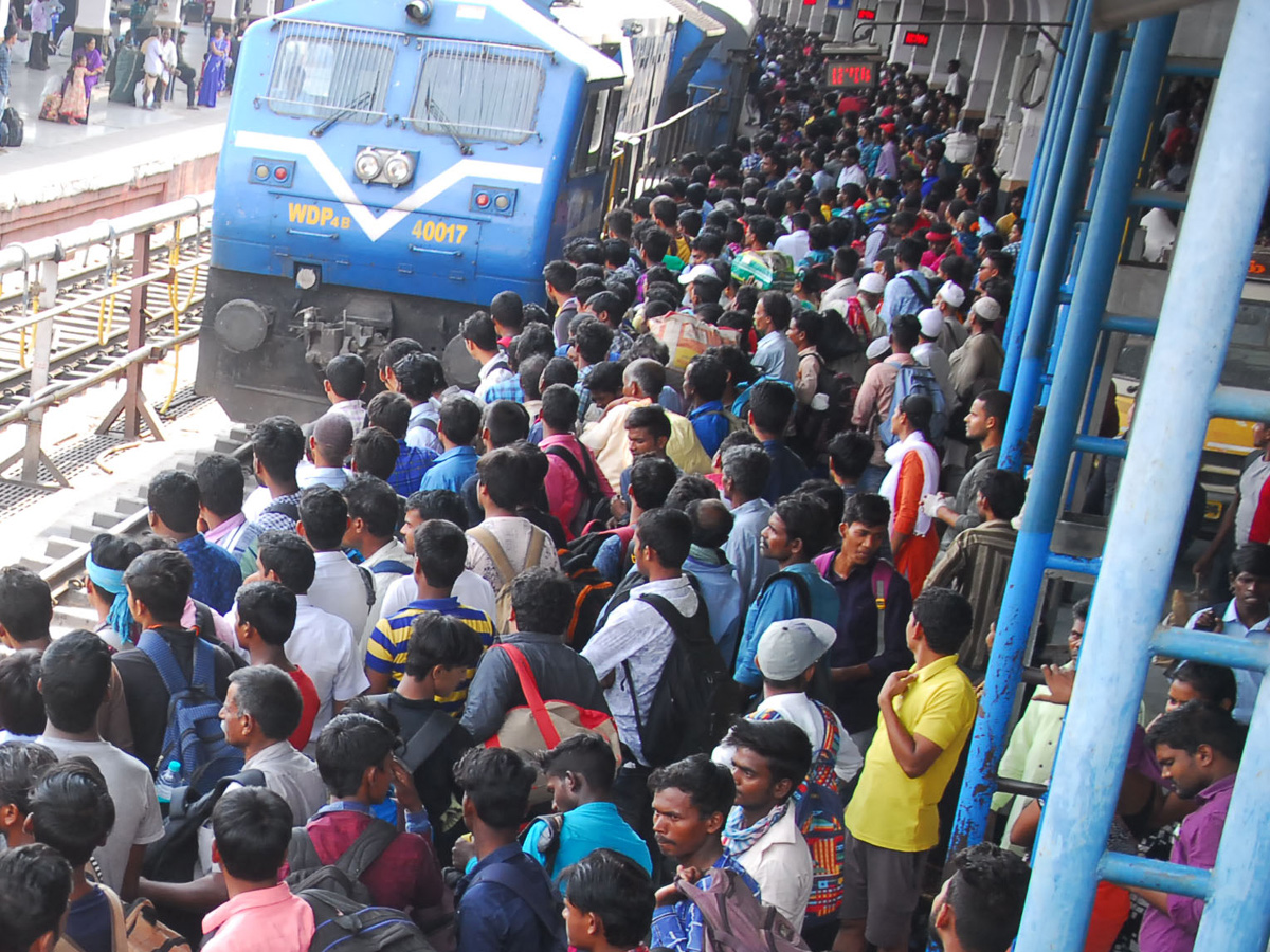 Heavy Rush at secunderabad railway station photo gallery - Sakshi4