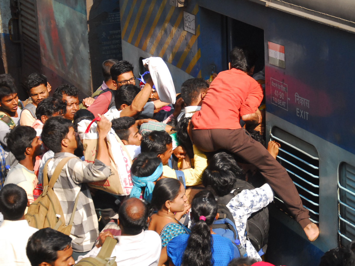 Heavy Rush at secunderabad railway station photo gallery - Sakshi6