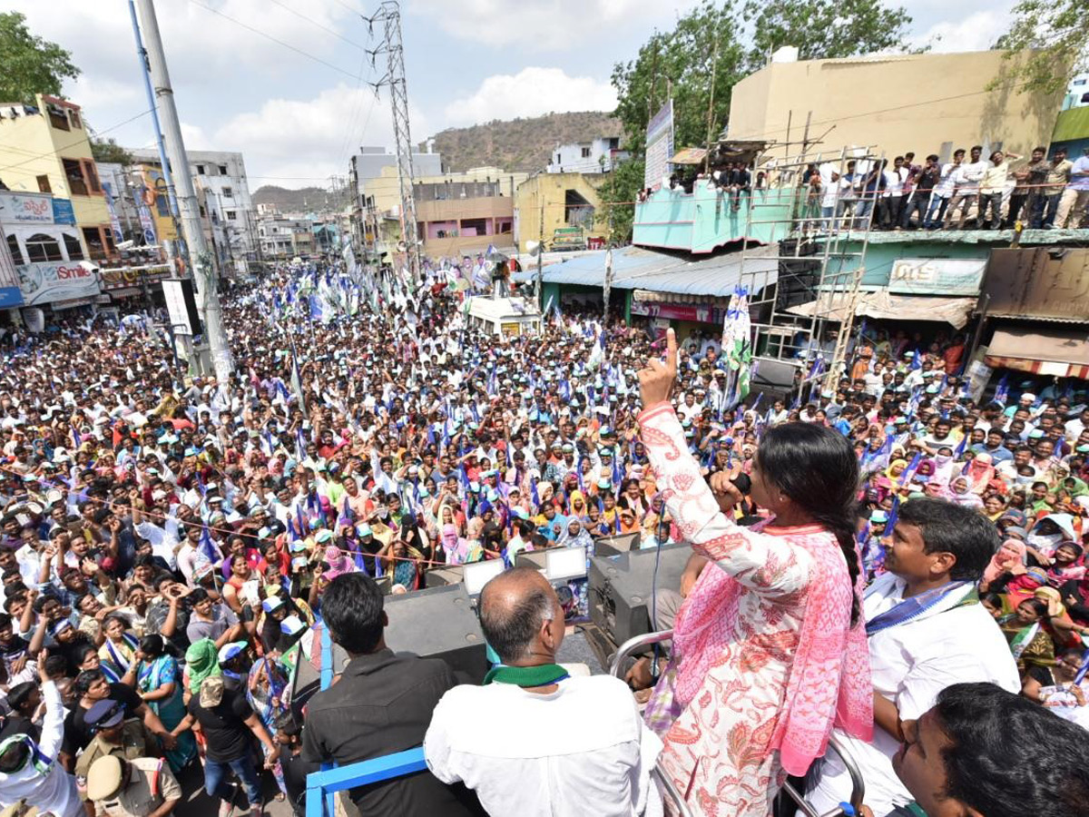 YS Sharmila Speech In Vijayawada Public Meeting Photo Gallery - Sakshi1