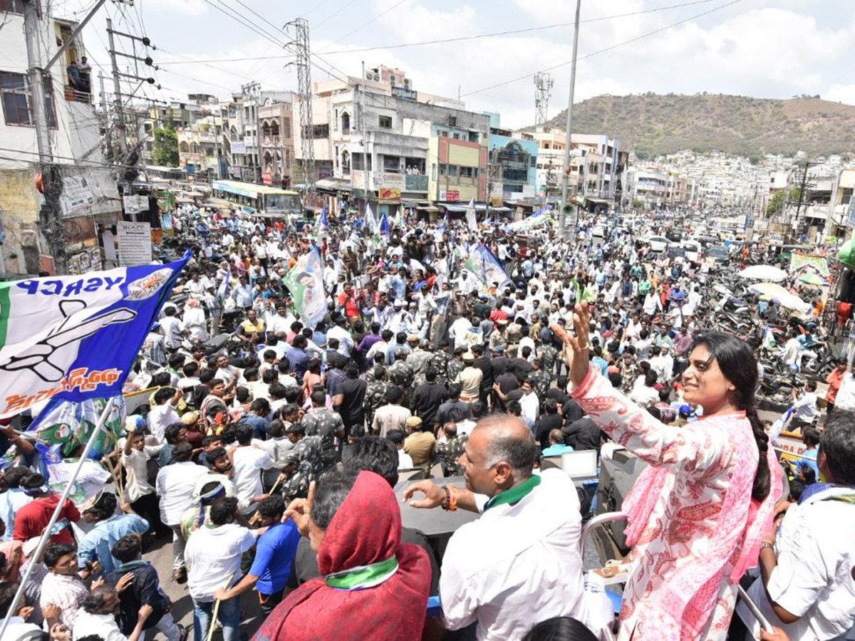 YS Sharmila Speech In Vijayawada Public Meeting Photo Gallery - Sakshi13