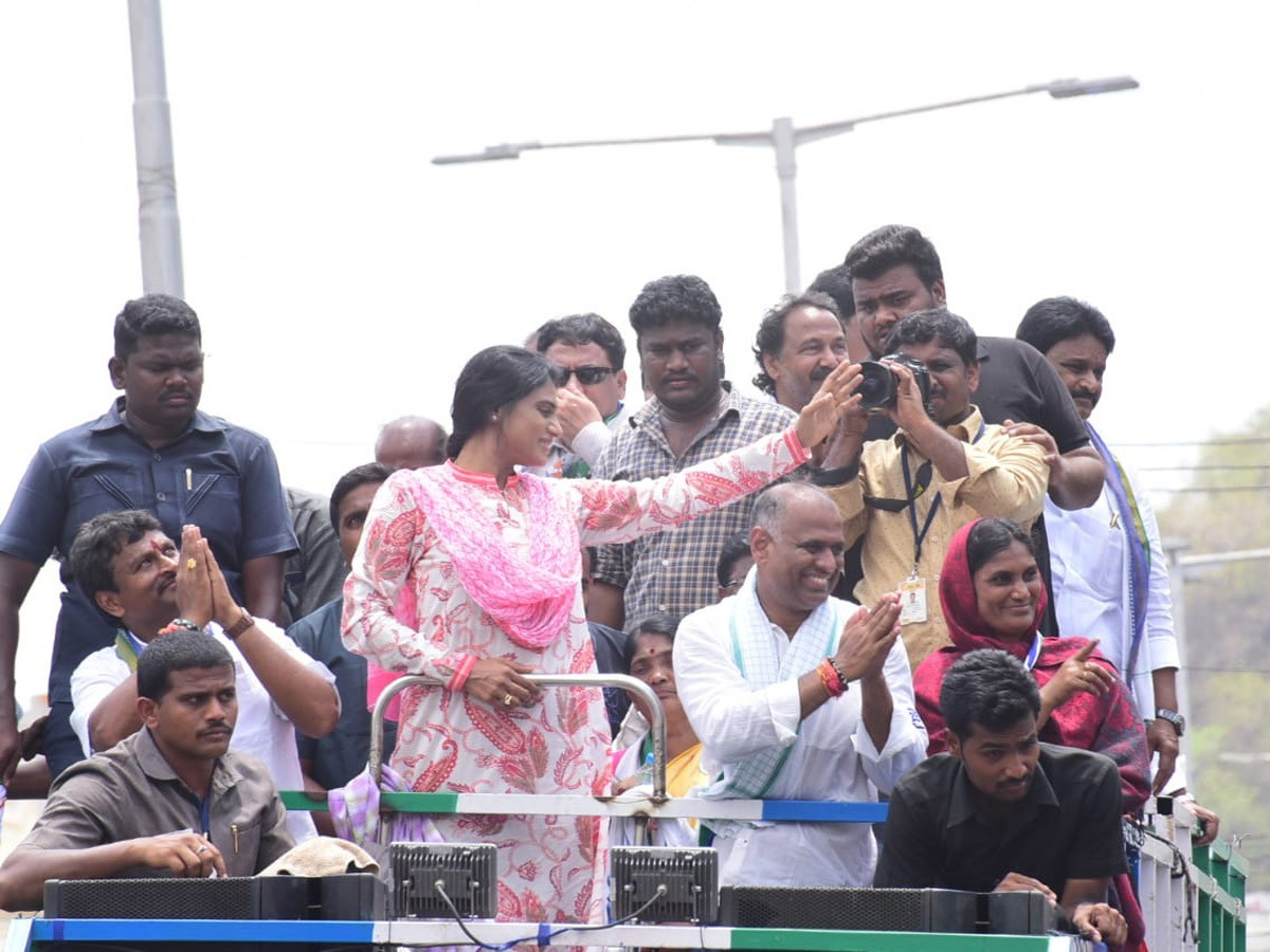 YS Sharmila Speech In Vijayawada Public Meeting Photo Gallery - Sakshi5