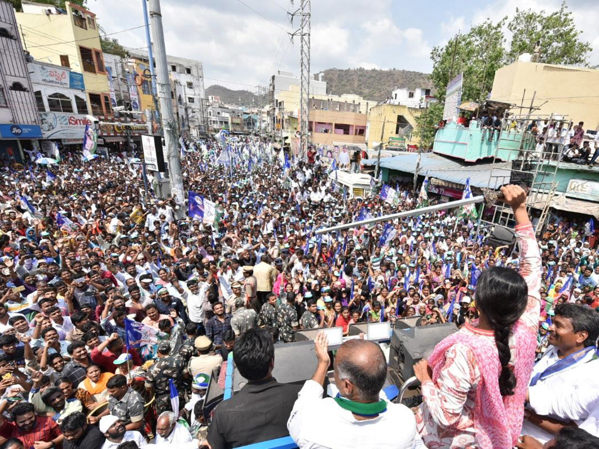 YS Sharmila Speech In Vijayawada Public Meeting Photo Gallery - Sakshi9