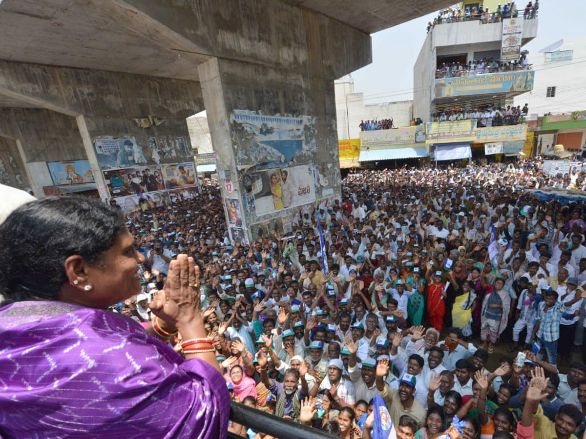 YS vijayamma public meeting at Dhone  photo Gallery - Sakshi1