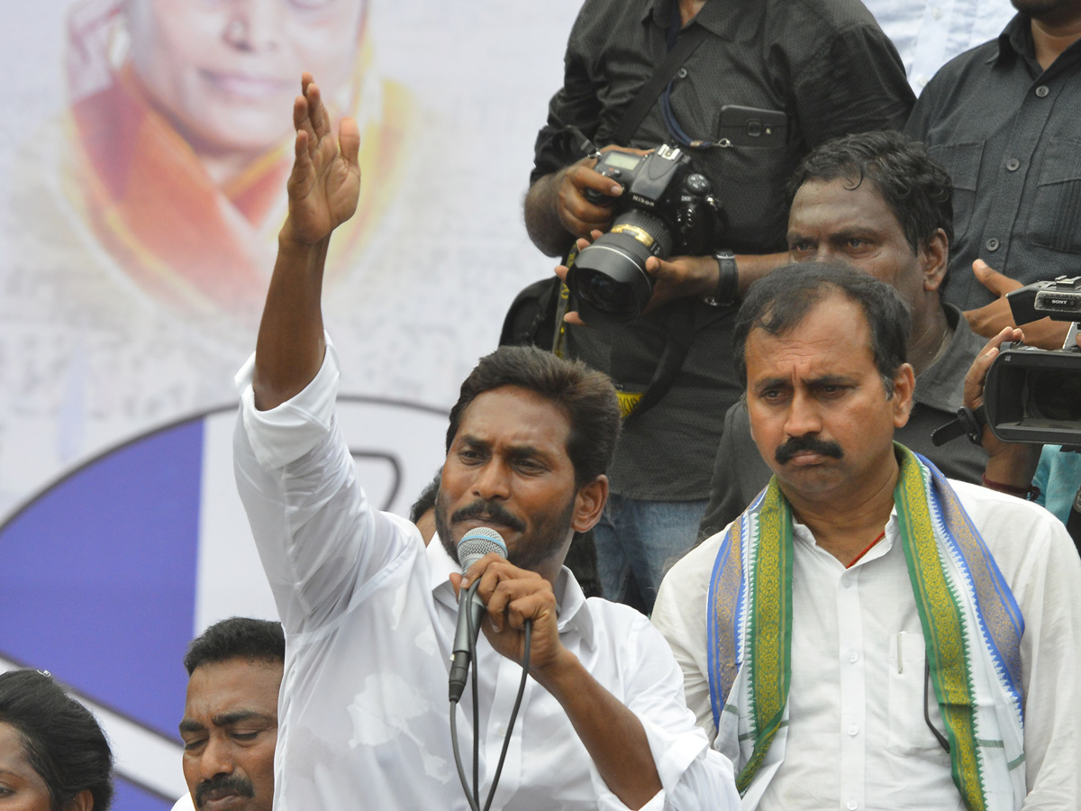 YS jagan public meeting at Mangalagiri Photo Gallery - Sakshi3