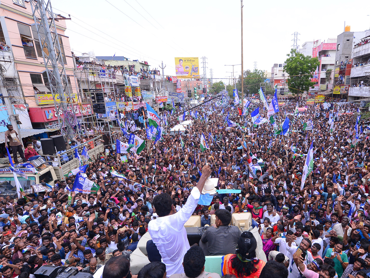 YS jagan public meeting at Mangalagiri Photo Gallery - Sakshi1