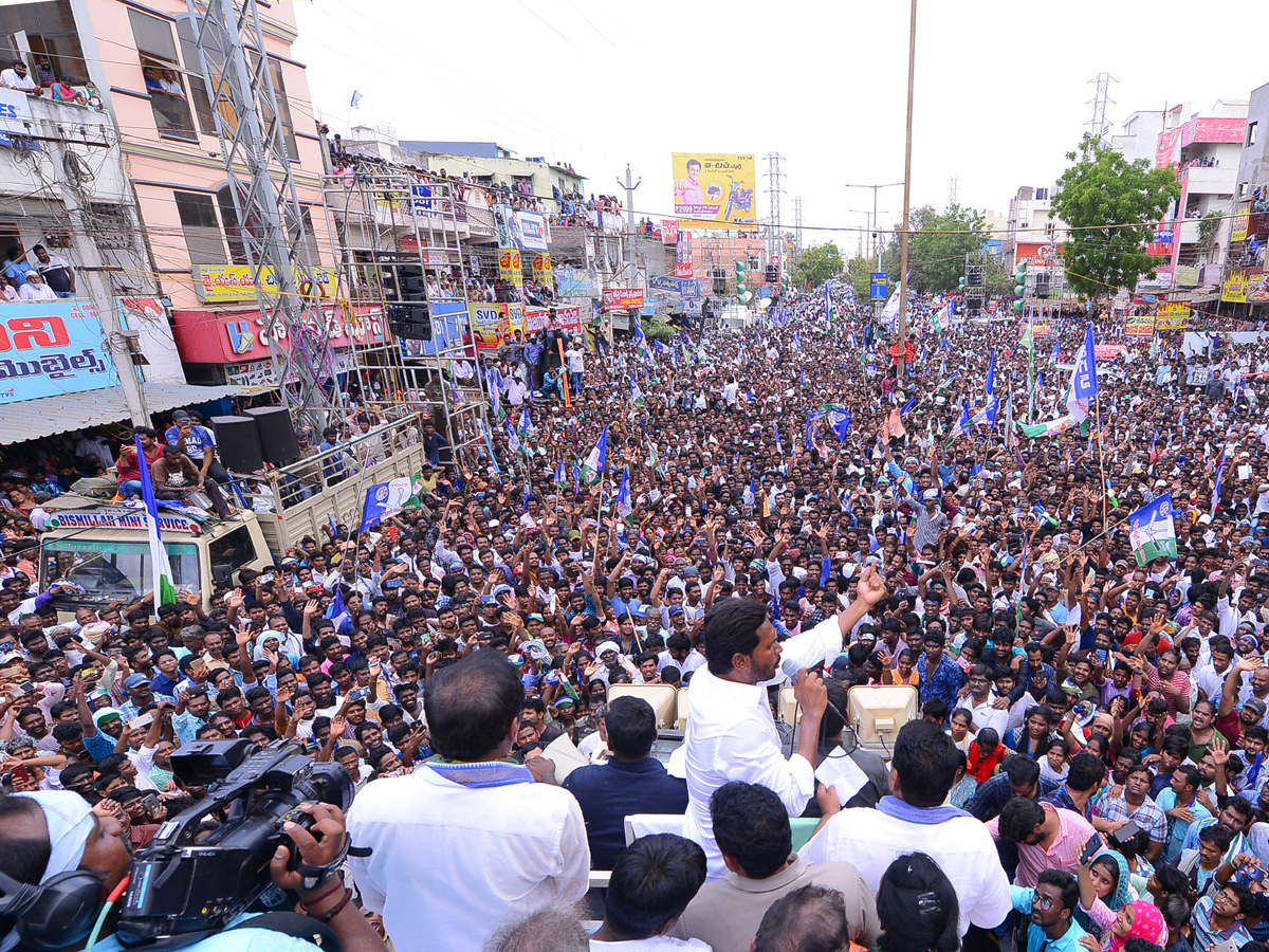 YS jagan public meeting at Mangalagiri Photo Gallery - Sakshi8