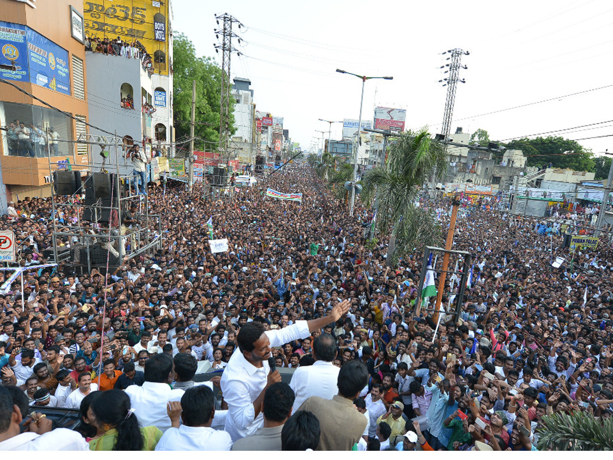 YS jagan public meeting at Tirupati Photo Gallery - Sakshi4