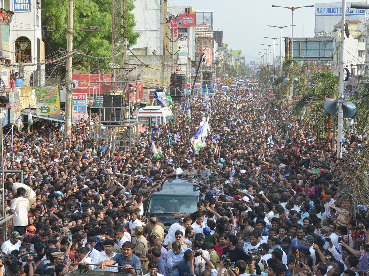 YS jagan public meeting at Tirupati Photo Gallery - Sakshi2