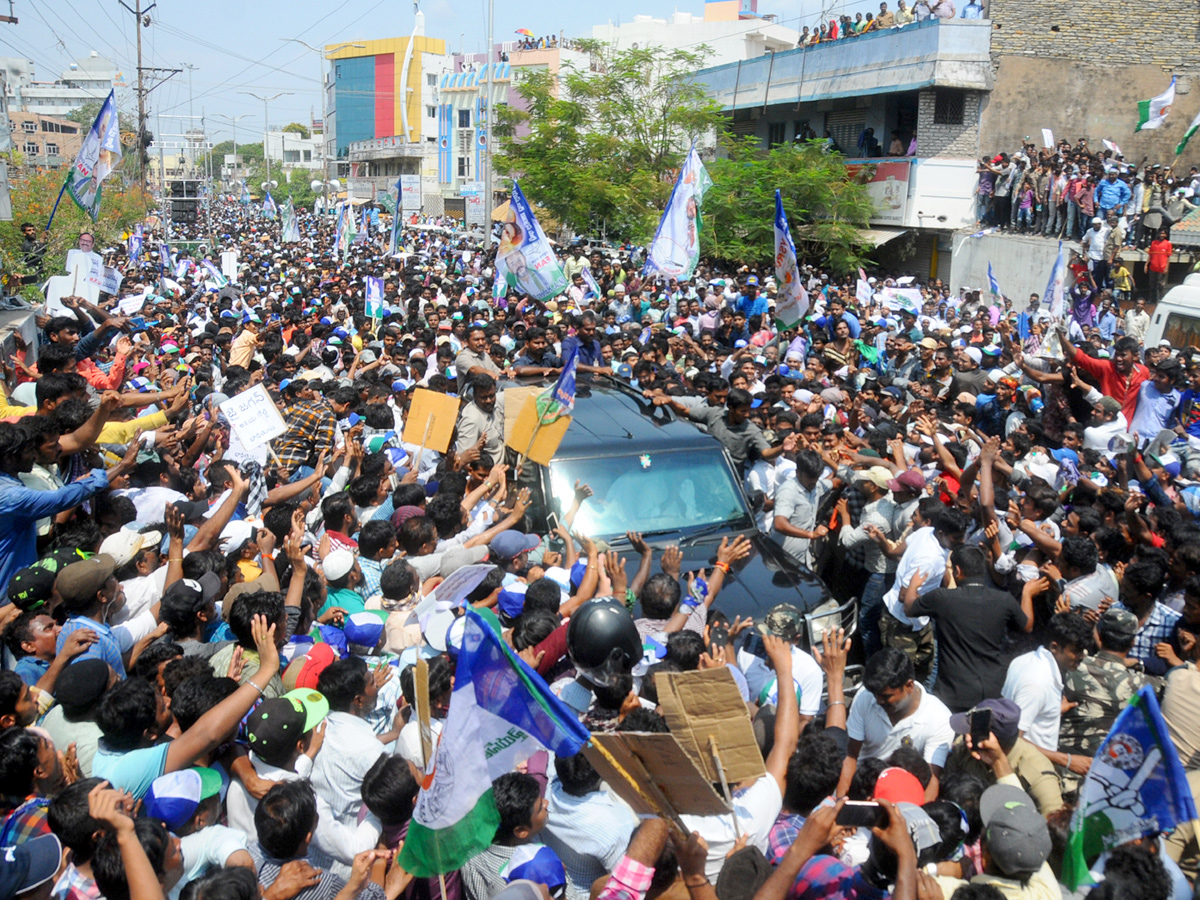 YS jagan public meeting at kurnool Photo Gallery - Sakshi2