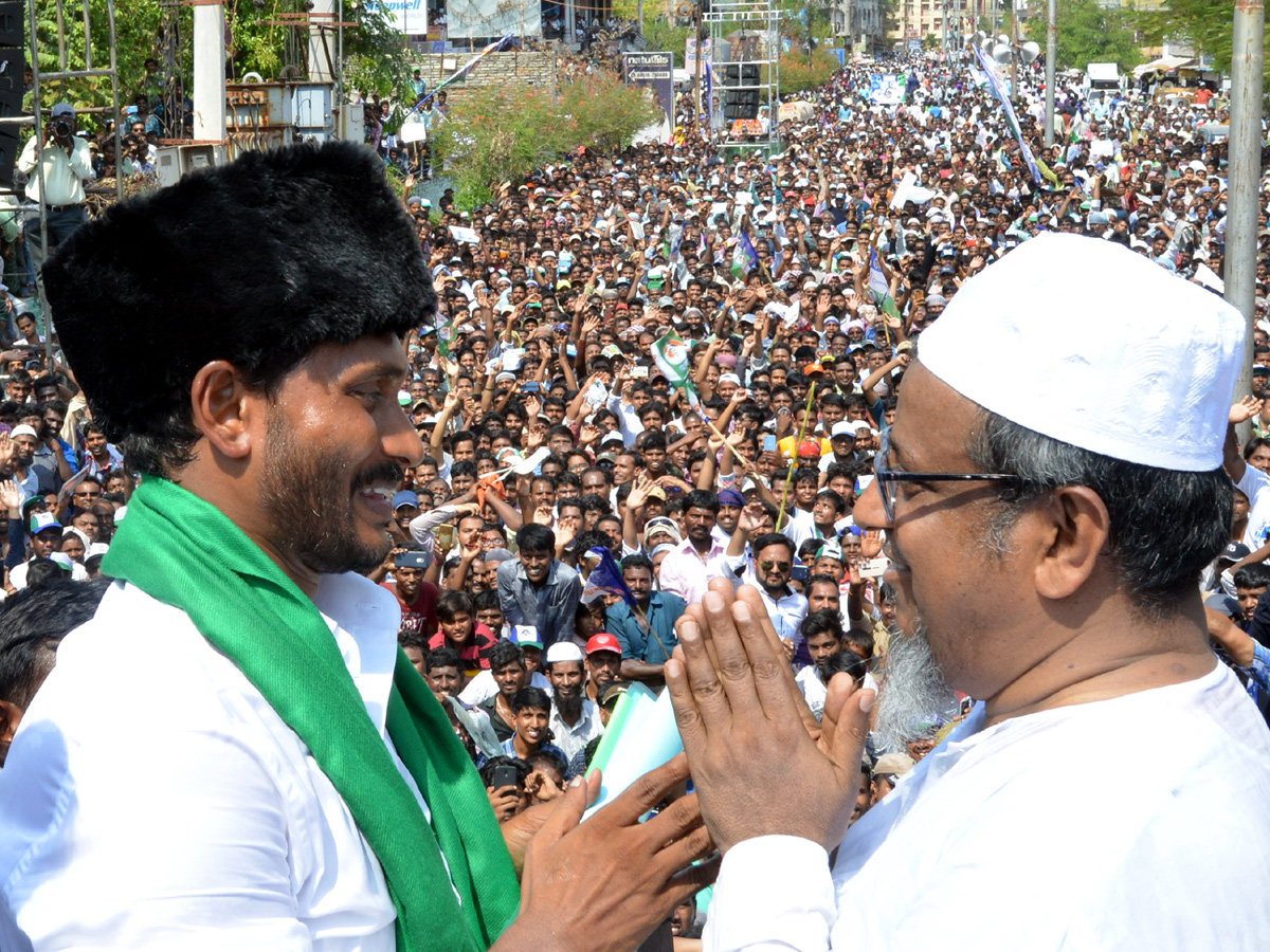 YS jagan public meeting at kurnool Photo Gallery - Sakshi4