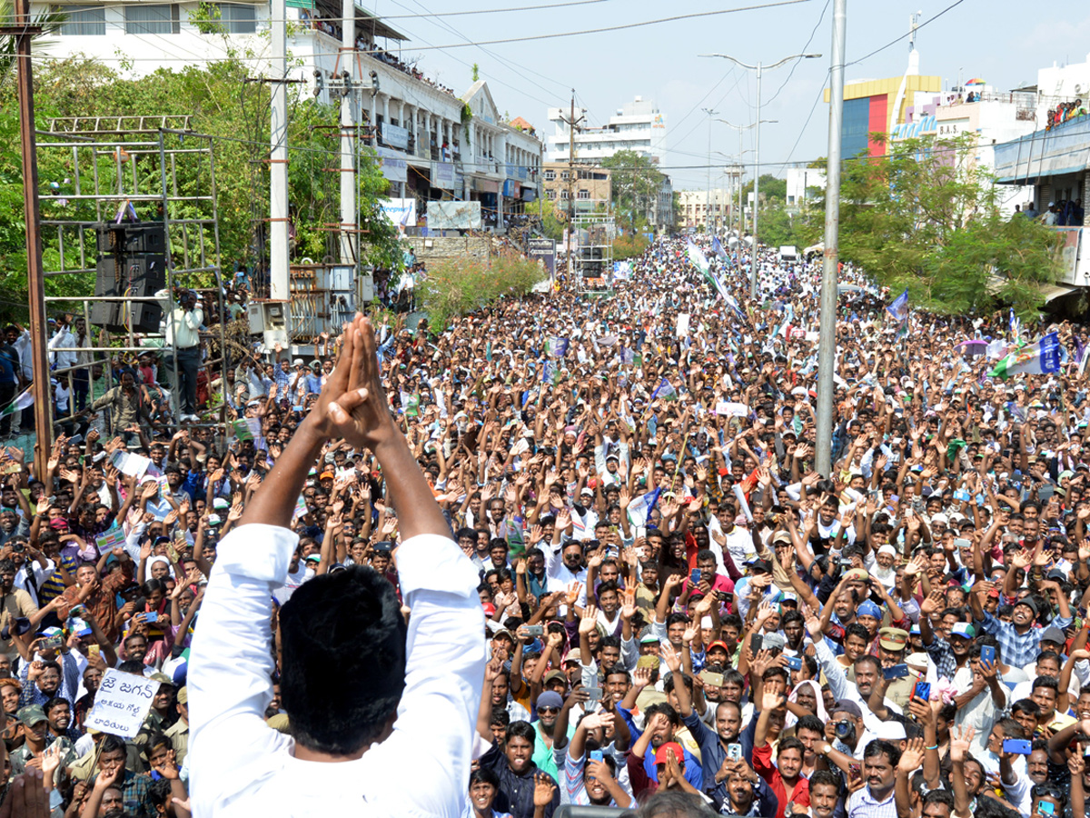 YS jagan public meeting at kurnool Photo Gallery - Sakshi5