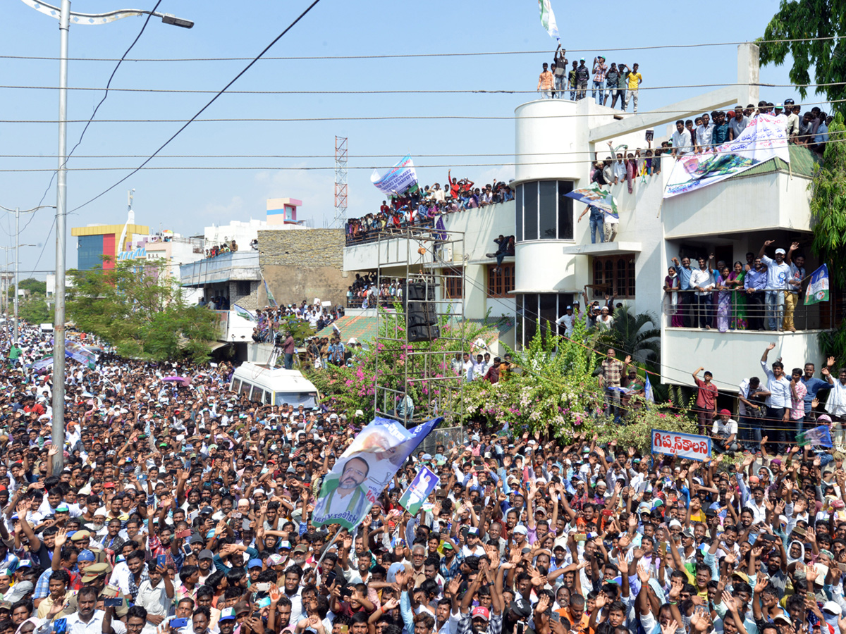 YS jagan public meeting at kurnool Photo Gallery - Sakshi6