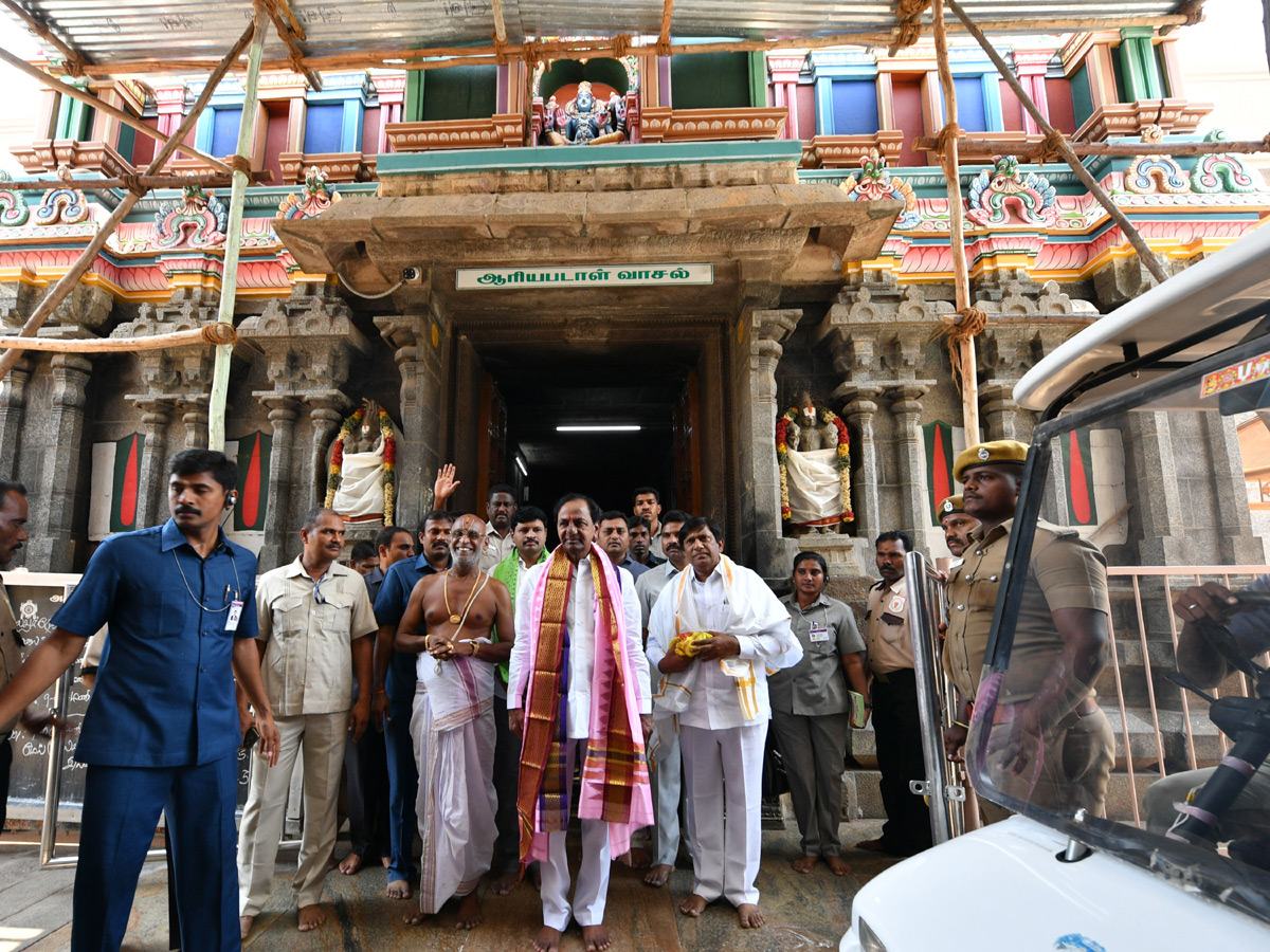 KCR Visit in Tamil Nadu Srirangam temple Photo Gallery - Sakshi10