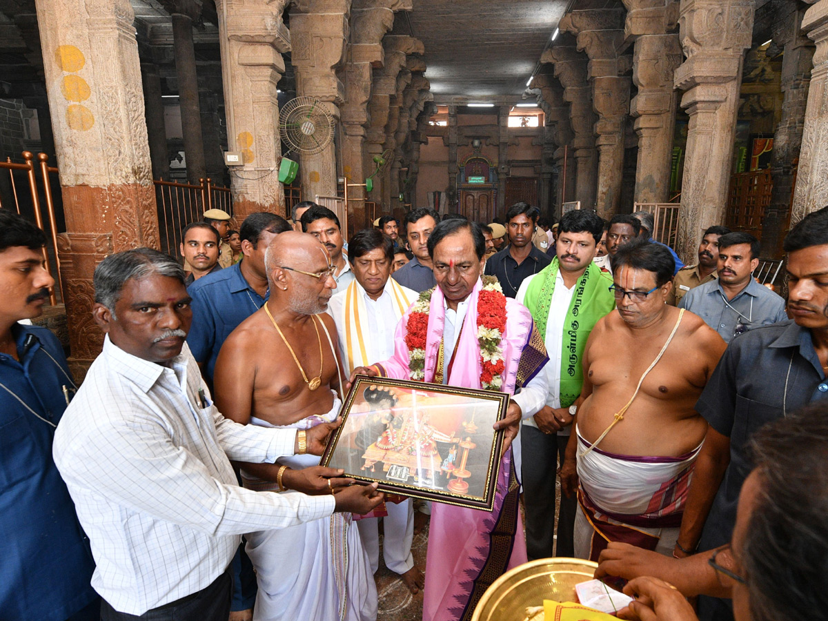 KCR Visit in Tamil Nadu Srirangam temple Photo Gallery - Sakshi11