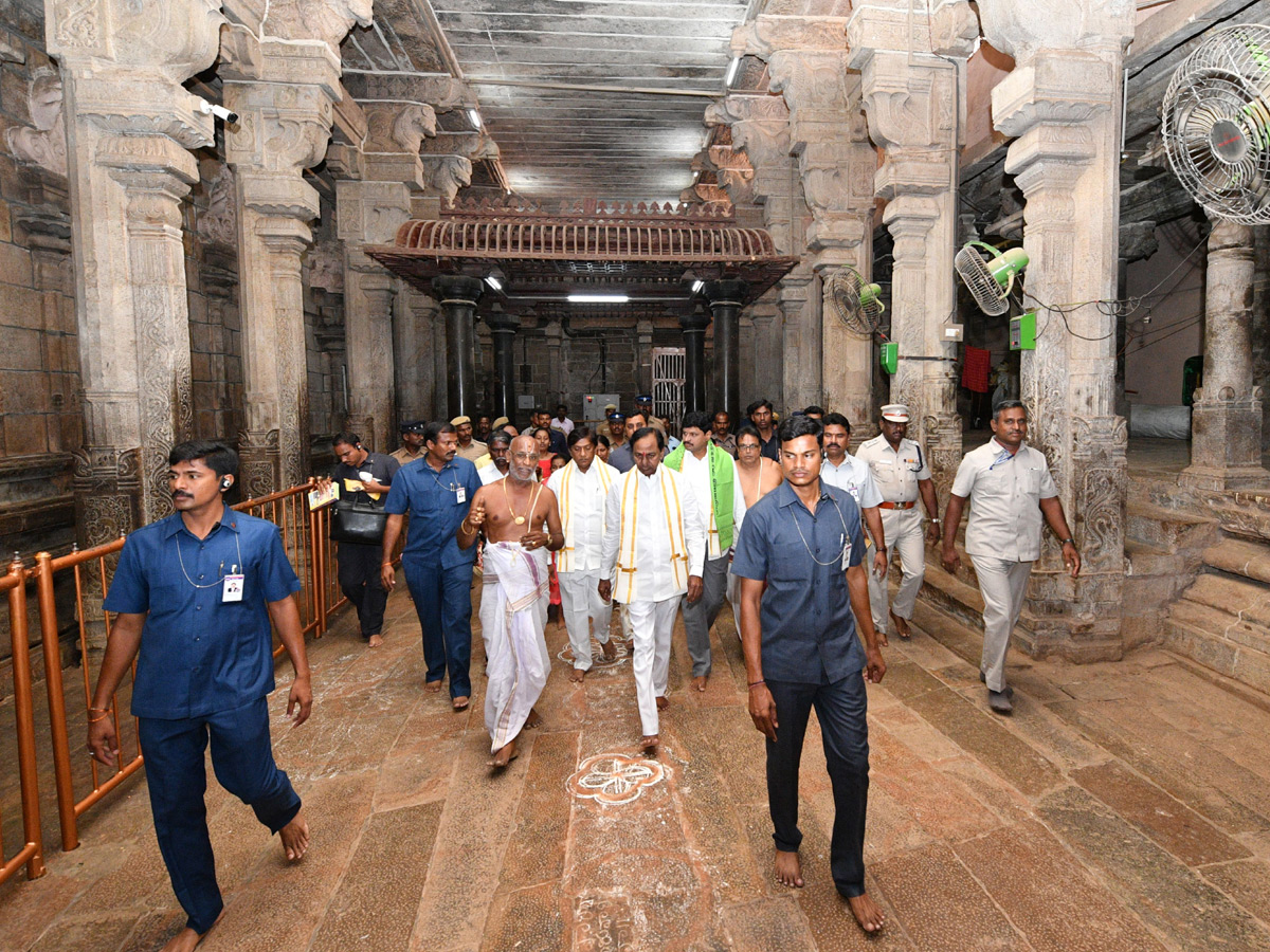 KCR Visit in Tamil Nadu Srirangam temple Photo Gallery - Sakshi16