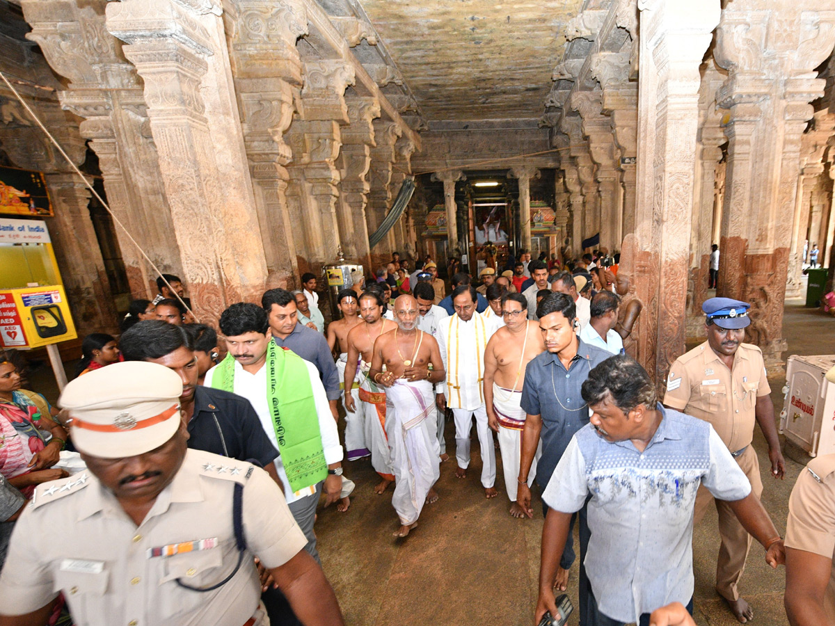 KCR Visit in Tamil Nadu Srirangam temple Photo Gallery - Sakshi17