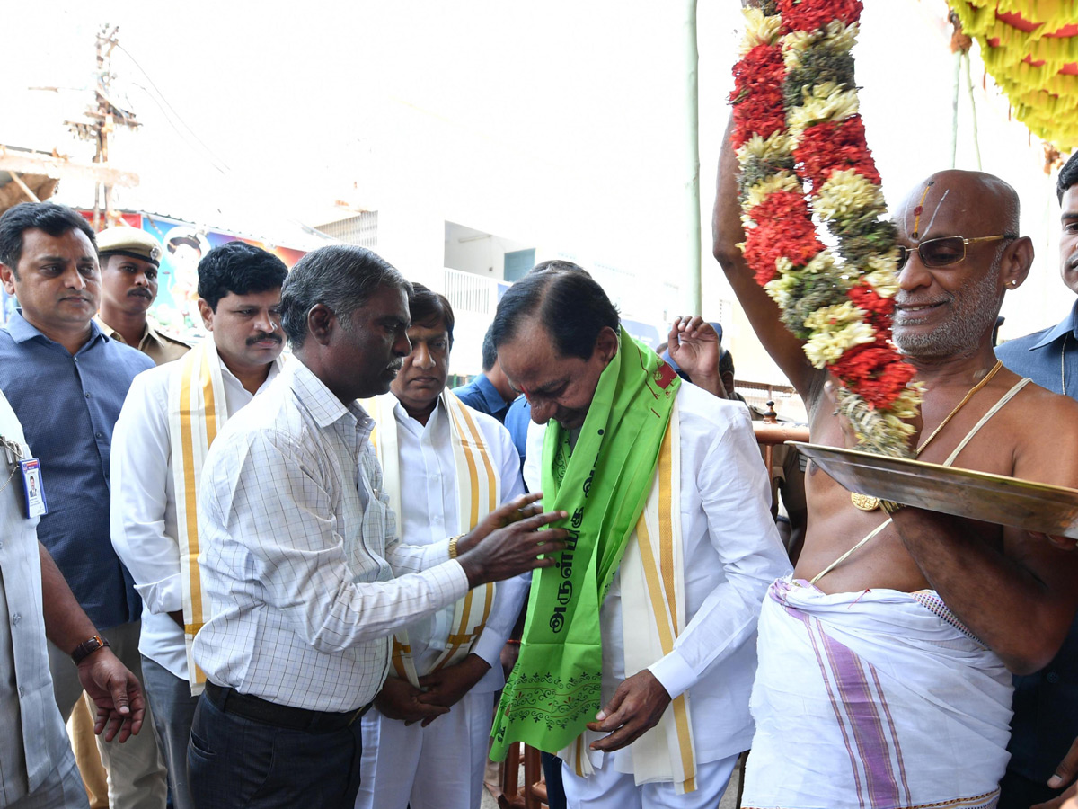 KCR Visit in Tamil Nadu Srirangam temple Photo Gallery - Sakshi18