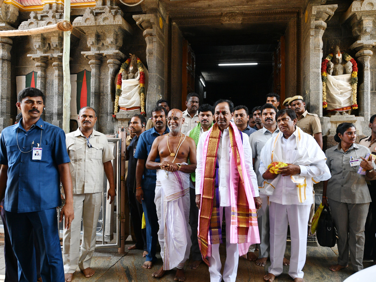 KCR Visit in Tamil Nadu Srirangam temple Photo Gallery - Sakshi2