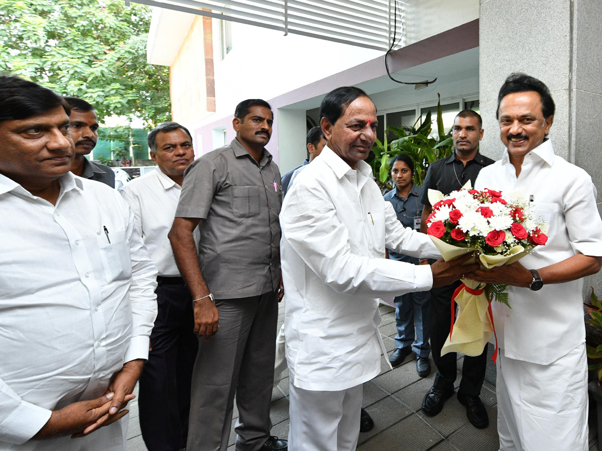 KCR Visit in Tamil Nadu Srirangam temple Photo Gallery - Sakshi21