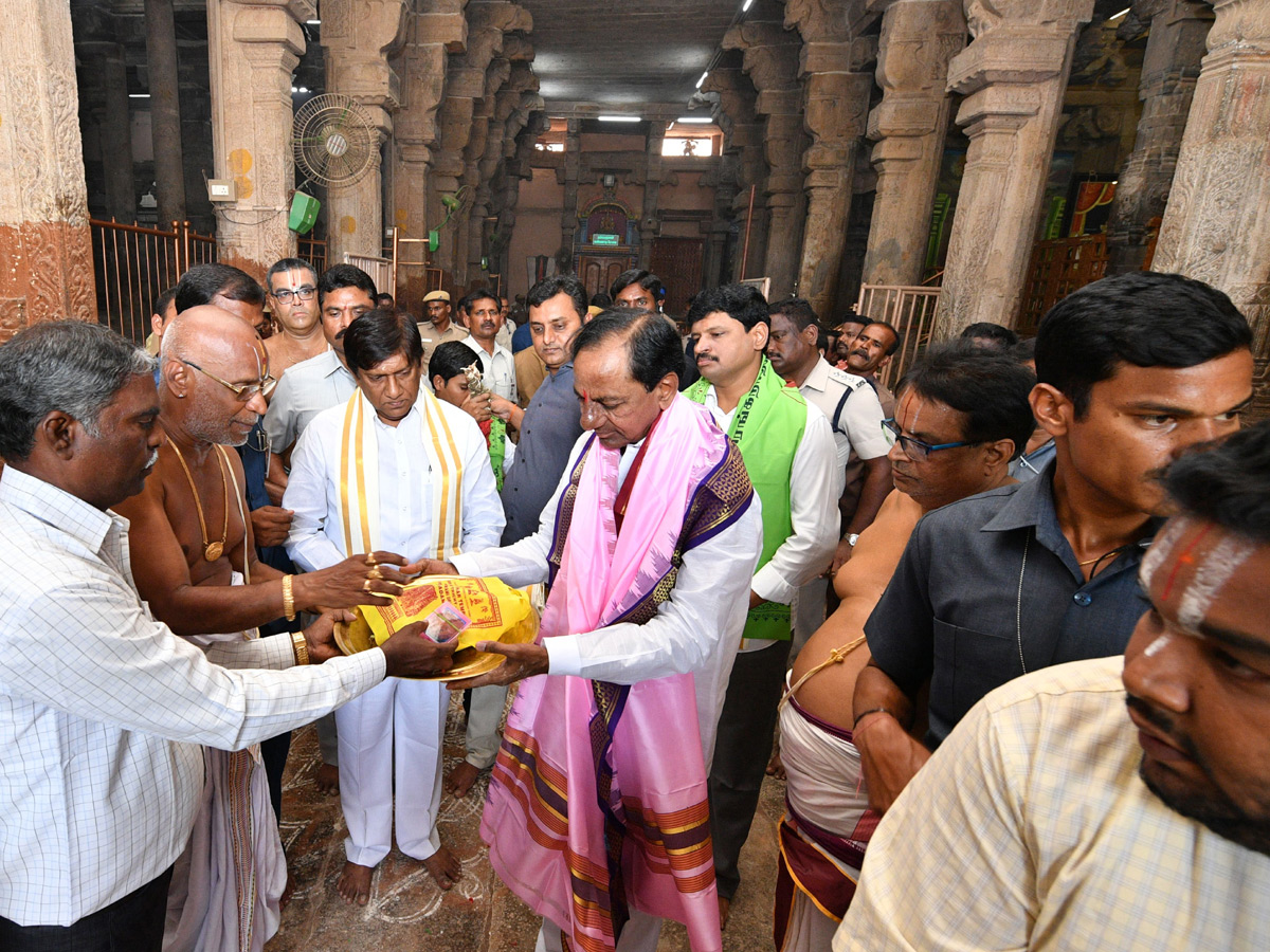 KCR Visit in Tamil Nadu Srirangam temple Photo Gallery - Sakshi9