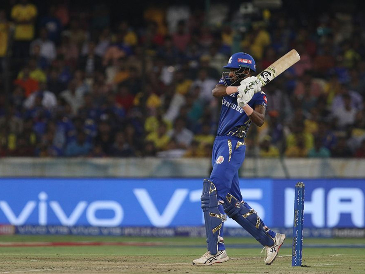 Mumbai Indians beat Chennai Super Kings by 1 run photo Gallery - Sakshi24