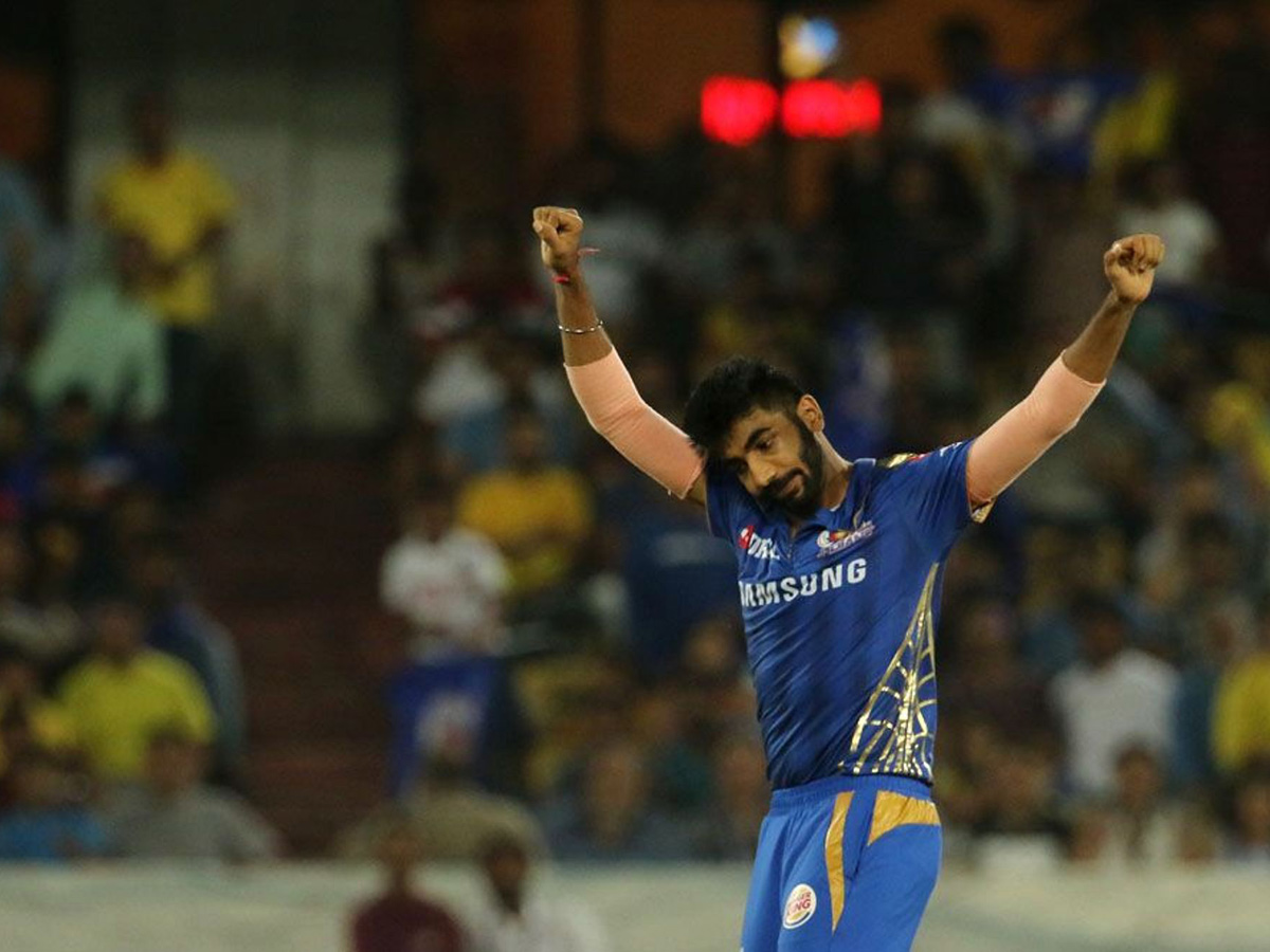 Mumbai Indians beat Chennai Super Kings by 1 run photo Gallery - Sakshi36