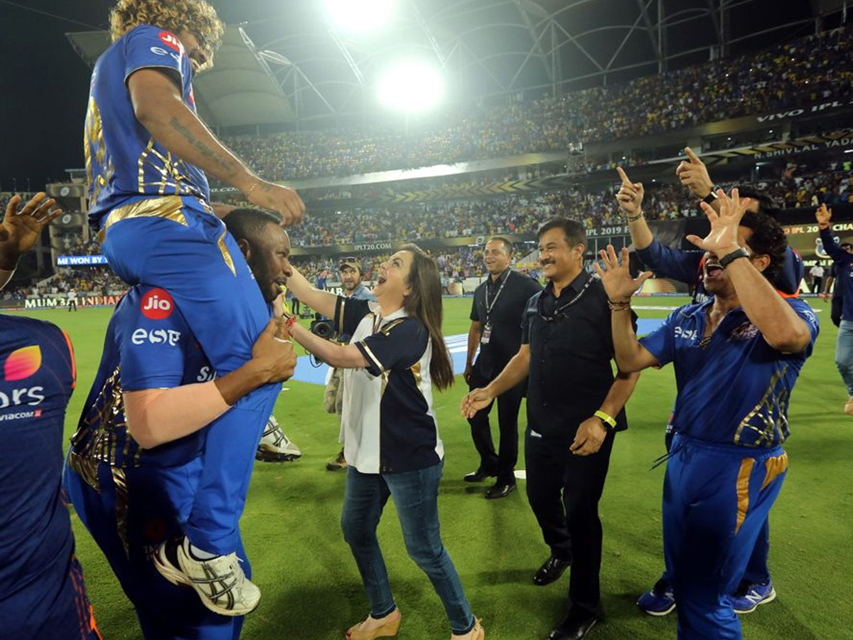 Mumbai Indians beat Chennai Super Kings by 1 run photo Gallery - Sakshi2