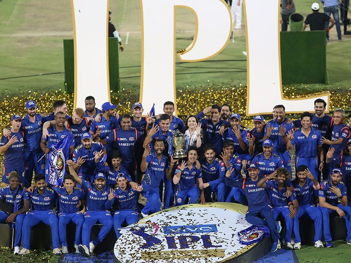 Mumbai Indians beat Chennai Super Kings by 1 run photo Gallery - Sakshi1