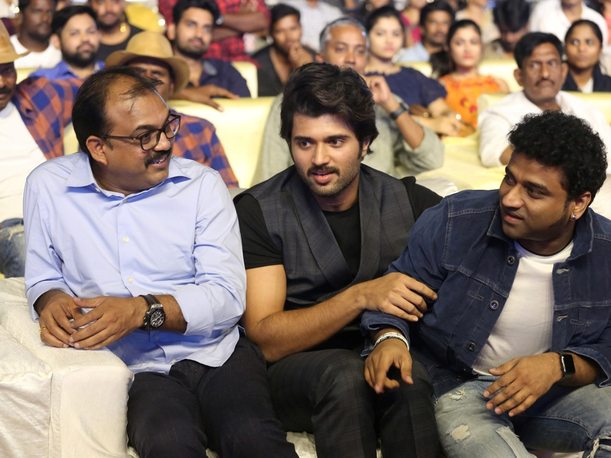 Maharshi pre-release event Photo Gallery - Sakshi18