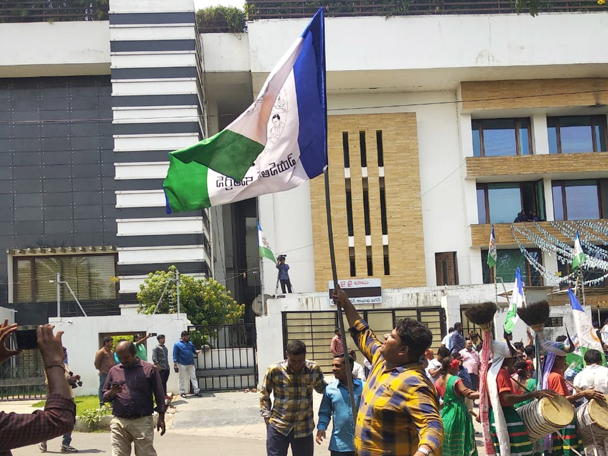 YSRCP Celebration in Ap Elections 2019 - Sakshi15